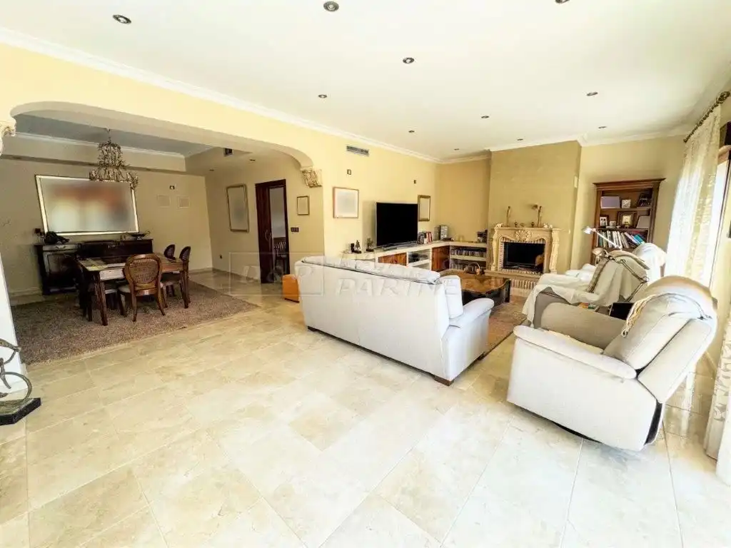 Sala d'estar de Casa o xalet en venda en Orihuela amb Aire condicionat, Jardí privat i Traster