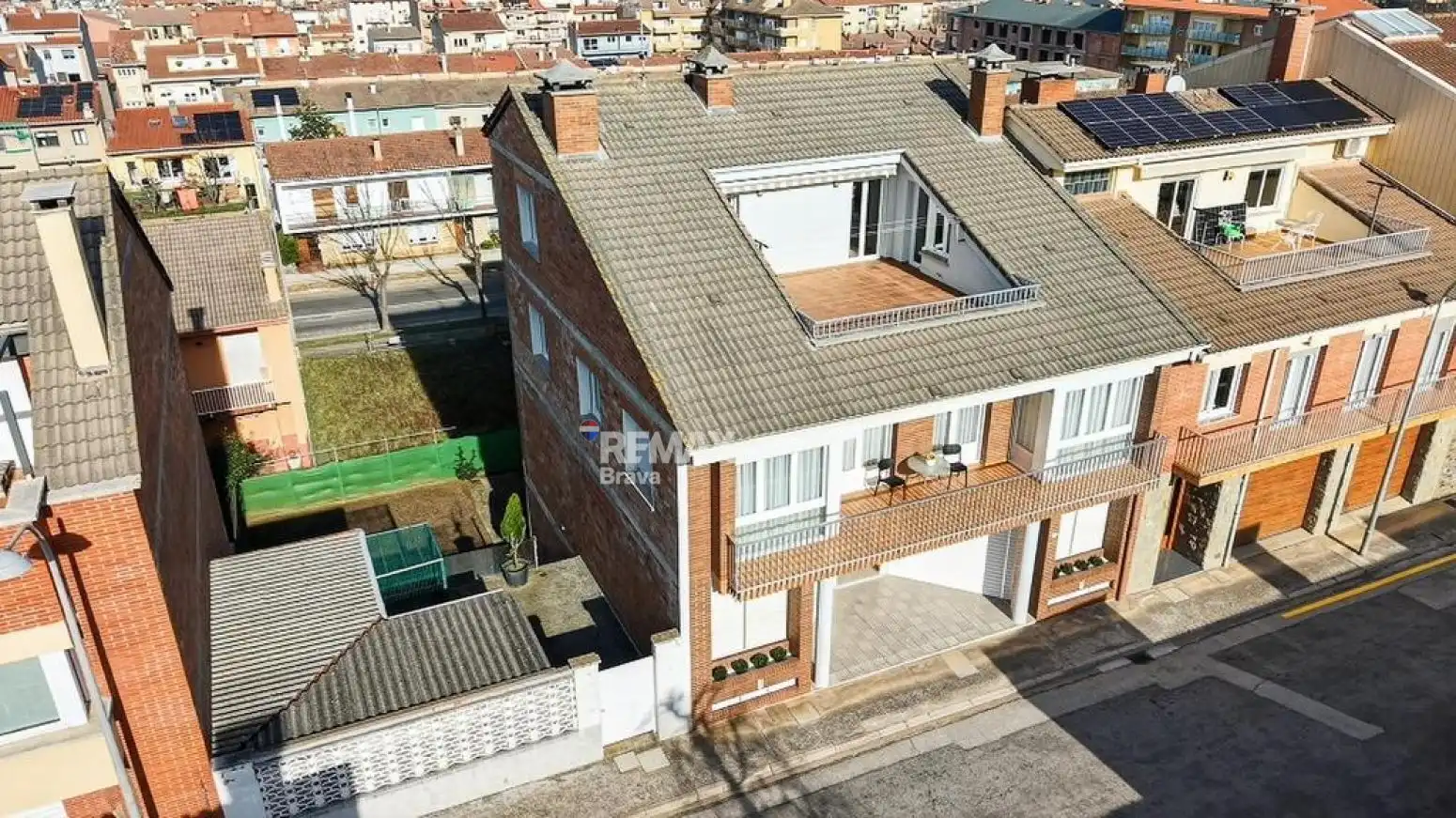 Exterior view of Houses for sale in Olot  with Air Conditioner, Private garden and Terrace