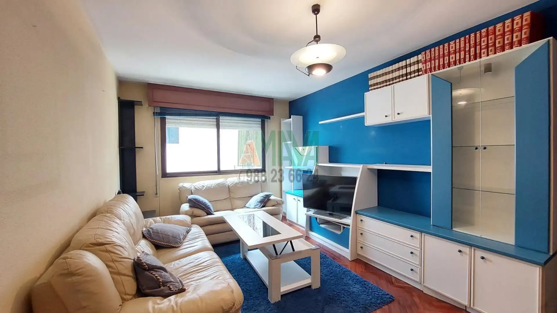 Sala de estar de Piso de alquiler en Ourense Capital  con Calefacción, Parquet y Amueblado