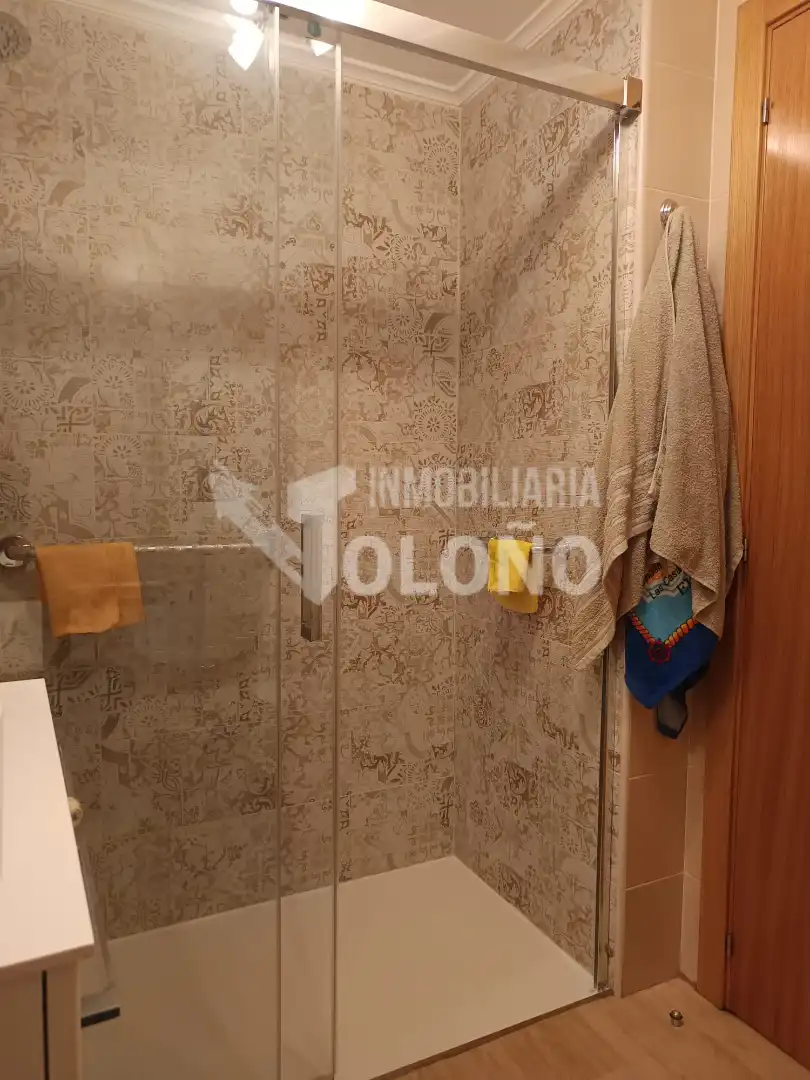 Bany de Apartament en venda en Castañares de Rioja amb Calefacció, Moblat i Forn