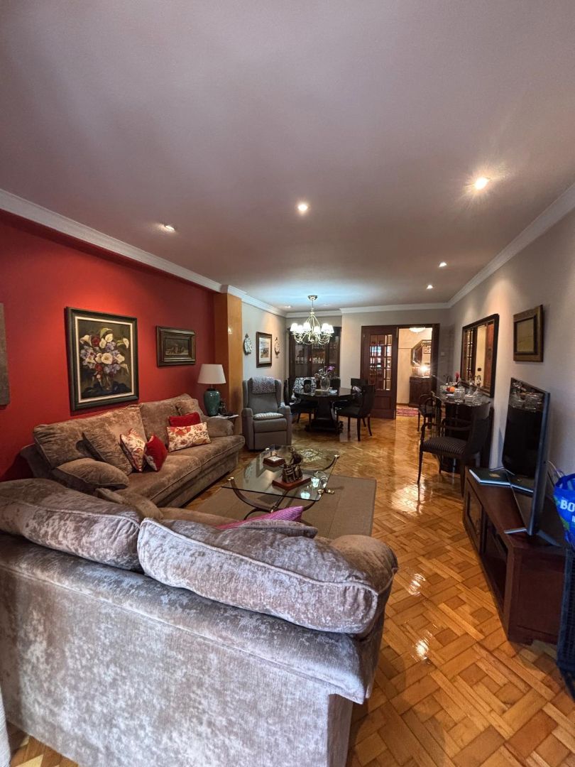 Sala d'estar de Pis en venda en Oviedo  amb Calefacció, Parquet i Terrassa