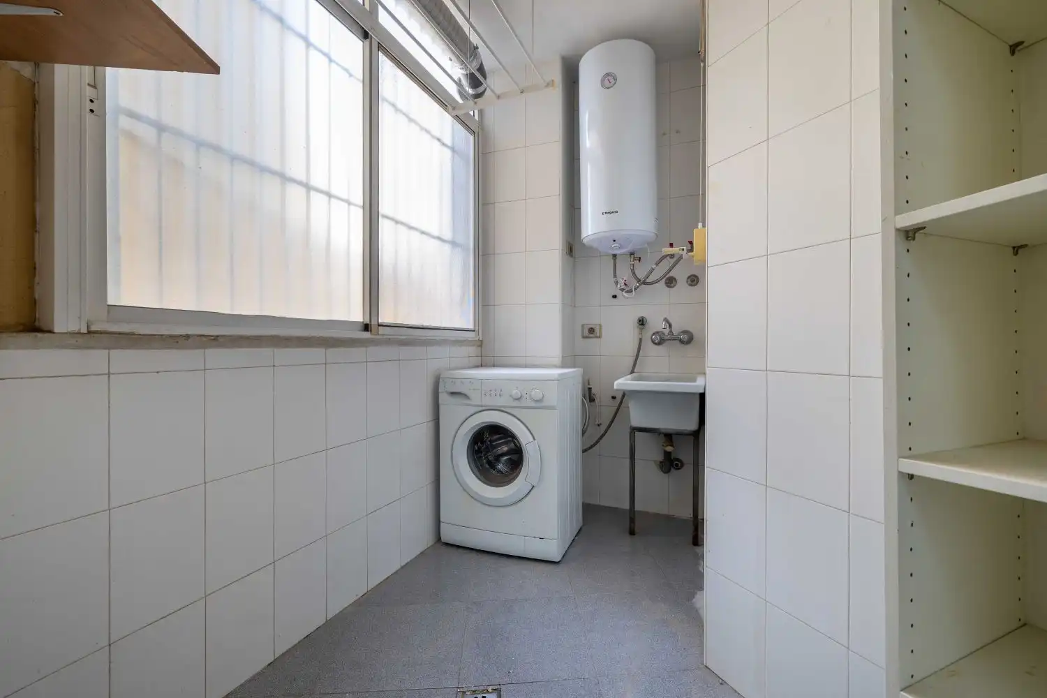 Bathroom of Flat for rent in Murcia  with Air Conditioner, Storage room and Balcony