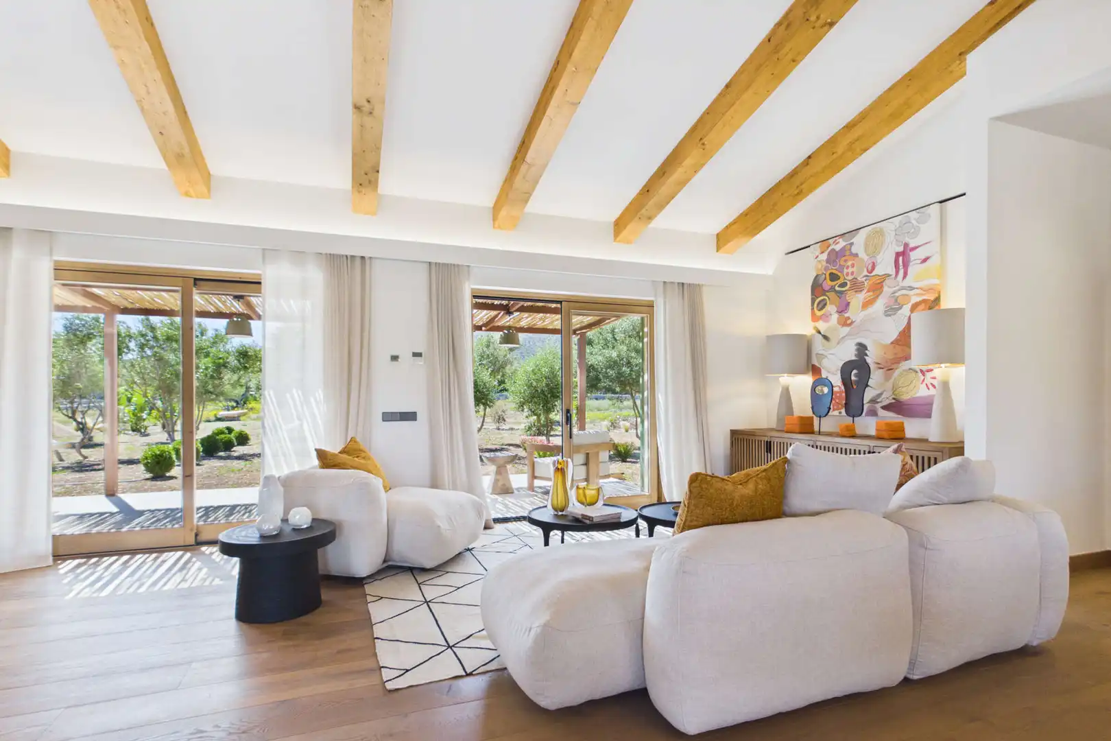 Sala de estar de Finca rústica en venta en Capdepera con Aire acondicionado, Calefacción y Parquet