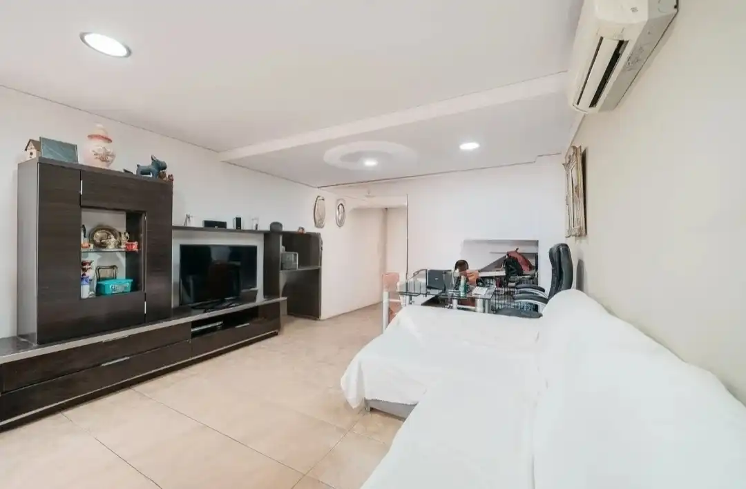 Casa aparellada amb terrassa en venda a Centro, imagen 10