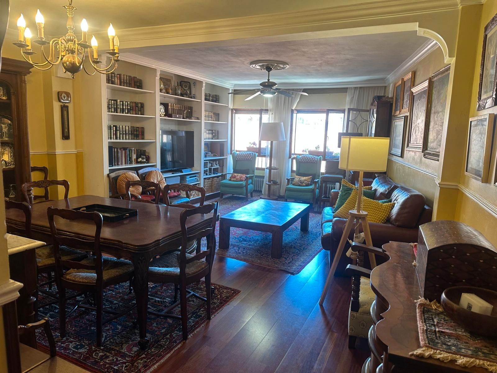 Living room of Flat for sale in Oviedo   with Heating, Parquet flooring and Storage room