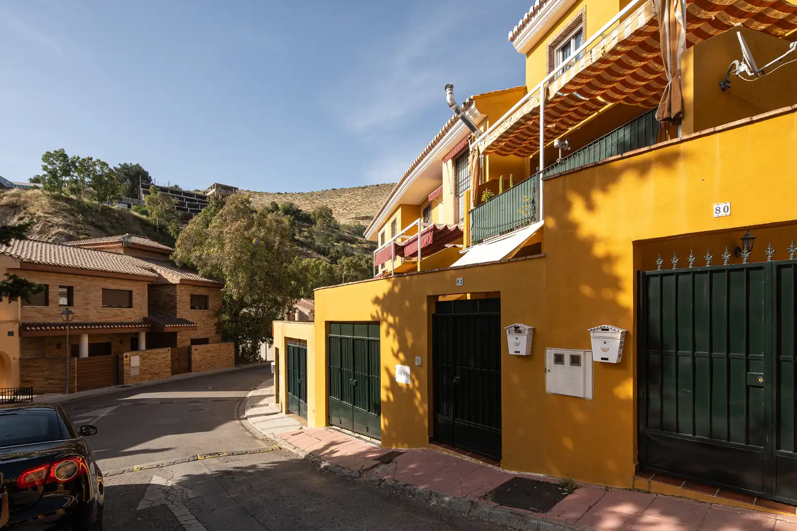 Vista exterior de Casa adosada en venta en Cenes de la Vega con Aire acondicionado, Calefacción y Terraza