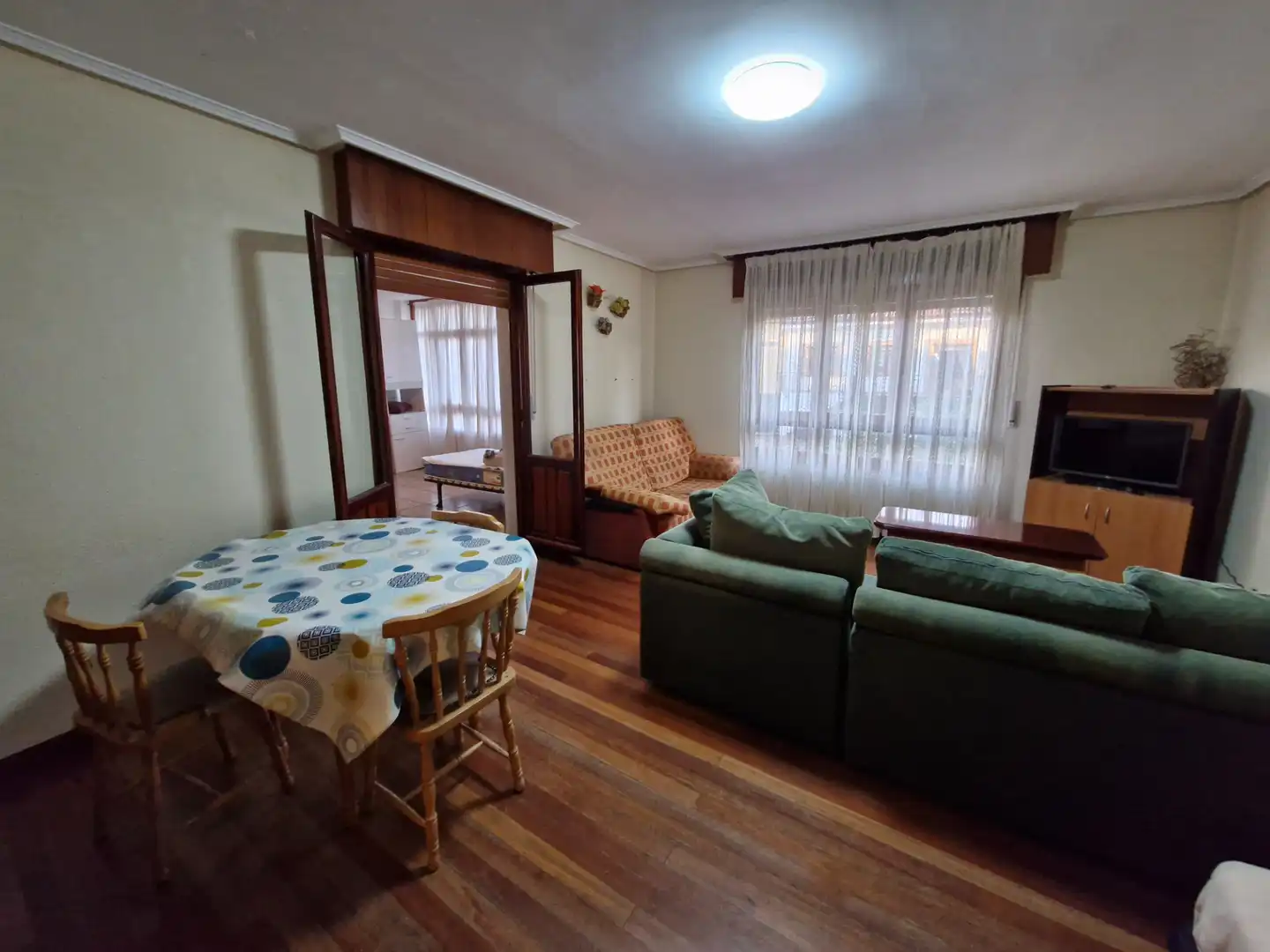 Sala de estar de Piso de alquiler en Valle de Mena con Calefacción, Parquet y Amueblado
