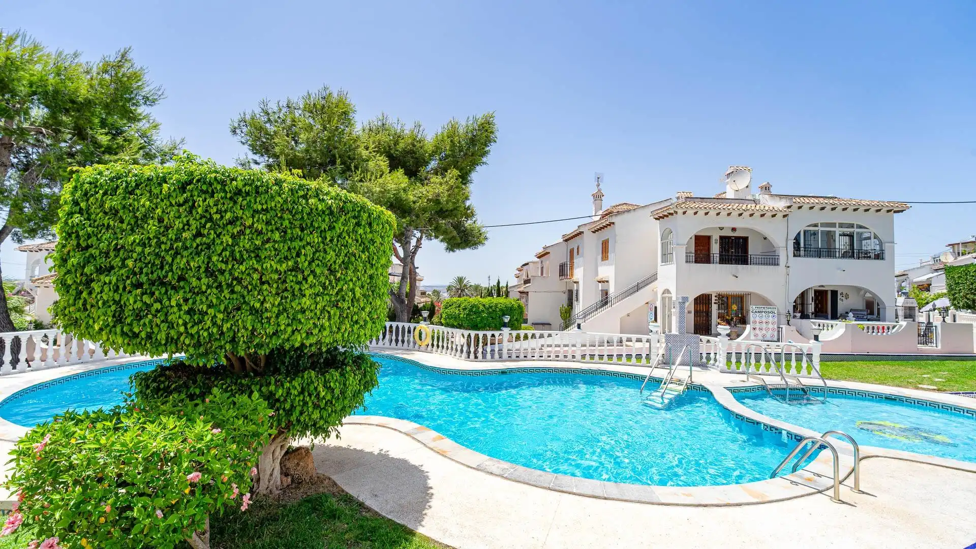 Casa amb piscina en venda a Ancora