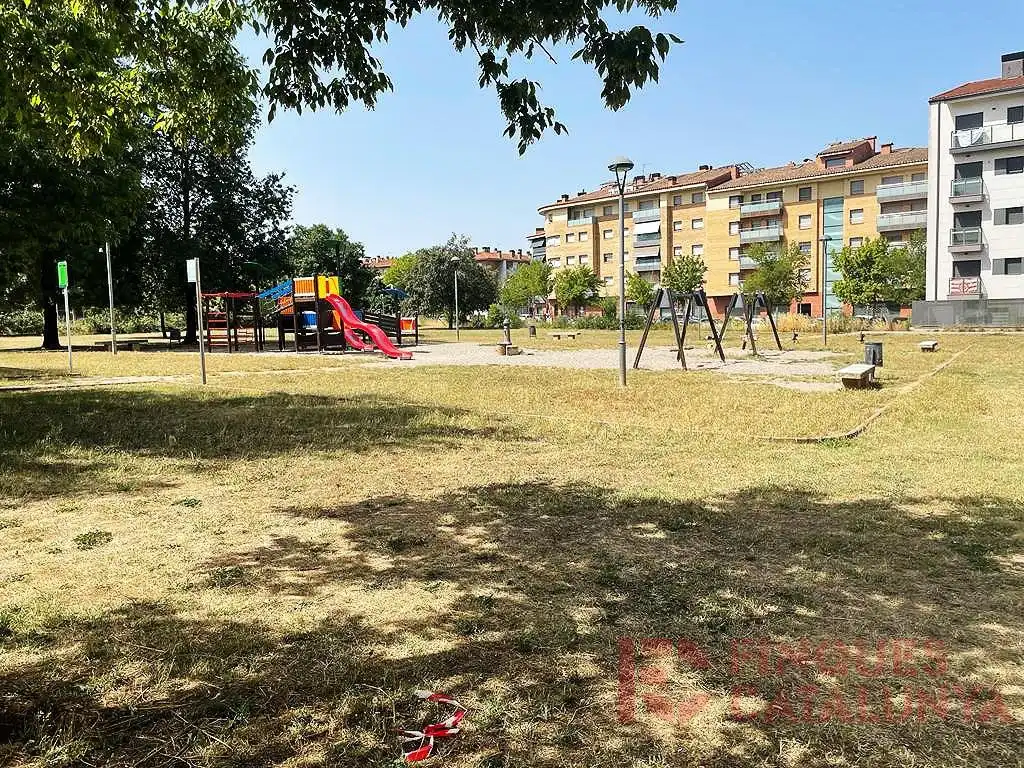 Parking de Planta baja en venta en Girona con Terraza y Balcón