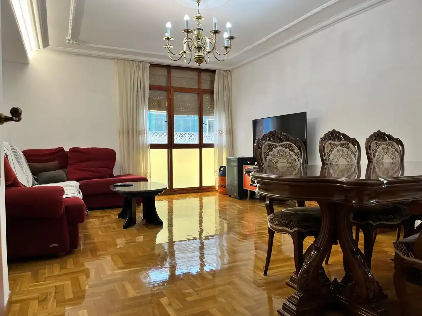 Sala d'estar de Casa adosada en venda en Laviana