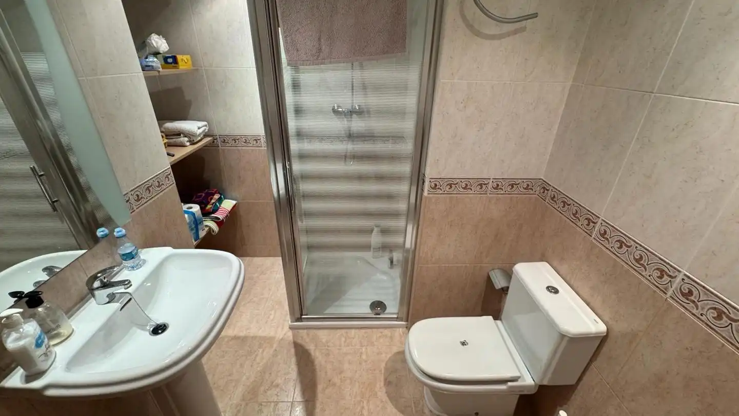 Baño de Planta baja de alquiler en Paterna con Aire acondicionado, Terraza y Amueblado