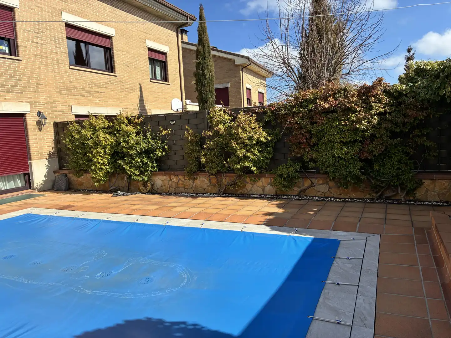 Schwimmbecken von Einfamilien-Reihenhaus zum Verkauf in Soria Capital  mit Heizung, Privatgarten und Terrasse