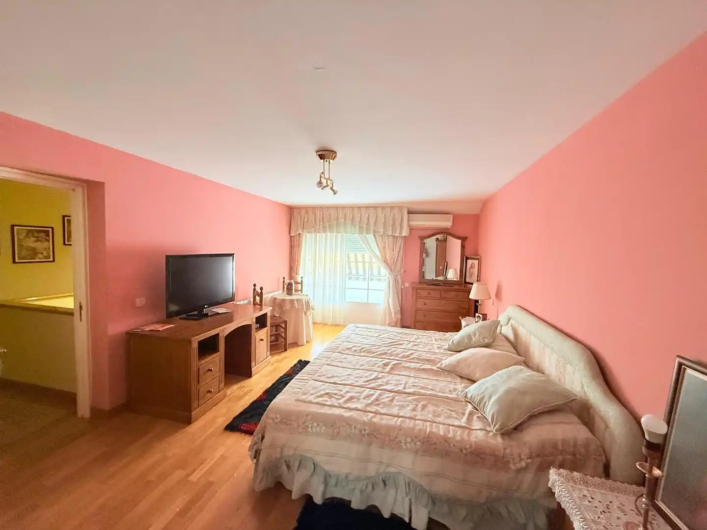 Habitación de Casa o chalet en venta en Boadilla del Monte con Aire acondicionado, Calefacción y Piscina