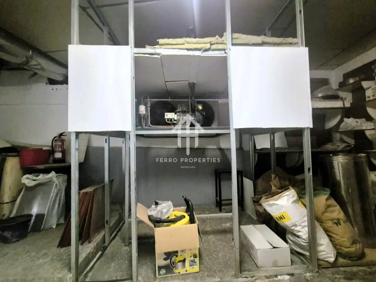 Local en venta en Loja con Aire acondicionado
