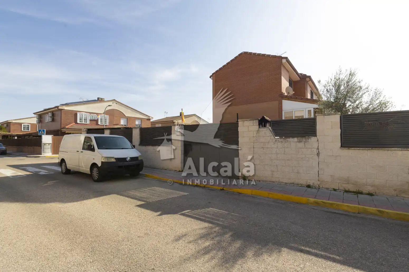Vista exterior de Casa adosada en venta en Azuqueca de Henares con Aire acondicionado, Calefacción y Piscina