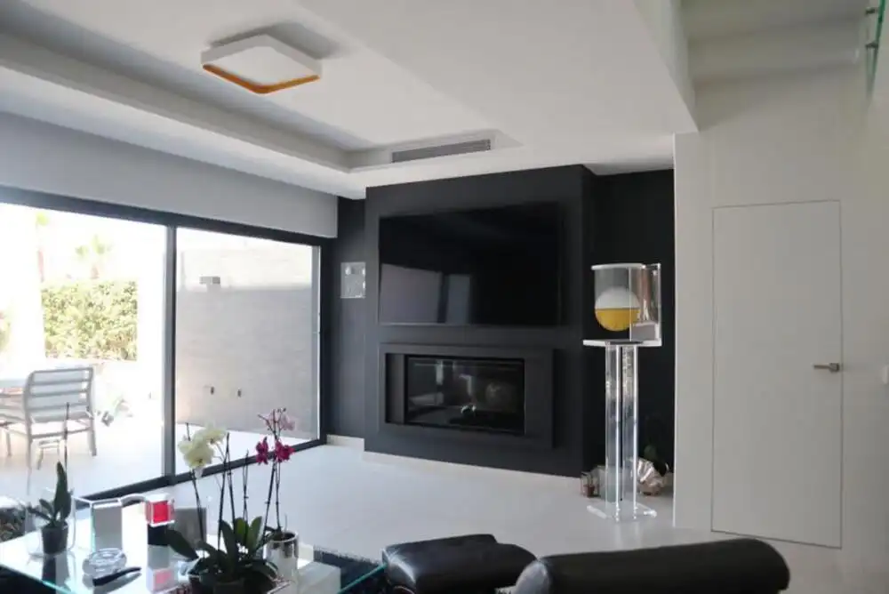 Sala d'estar de Casa adosada de lloguer en Estepona amb Aire condicionat, Jardí privat i Terrassa