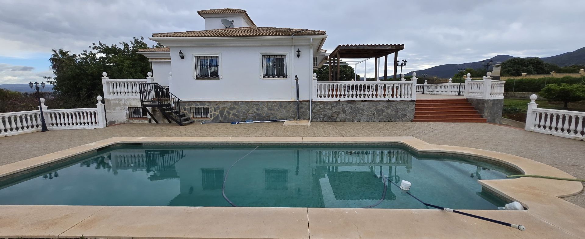 Piscina de Casa o xalet en venda en Alhaurín de la Torre amb Aire condicionat, Jardí privat i Terrassa