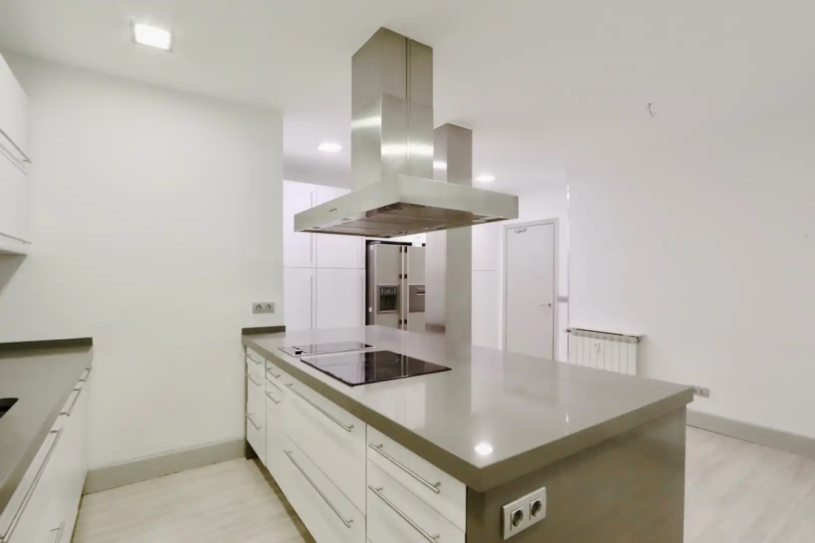 Kitchen of Flat for rent in Madrid  with Air Conditioner, Heating and Parquet flooring