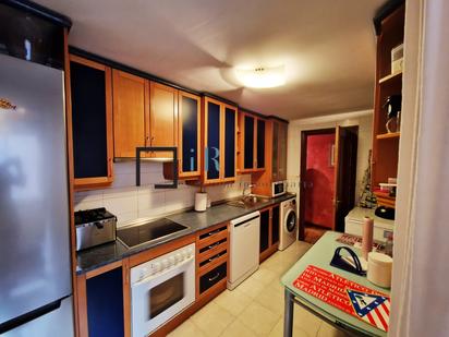 Kitchen of Flat for sale in  Toledo Capital  with Air Conditioner, Terrace and Swimming Pool