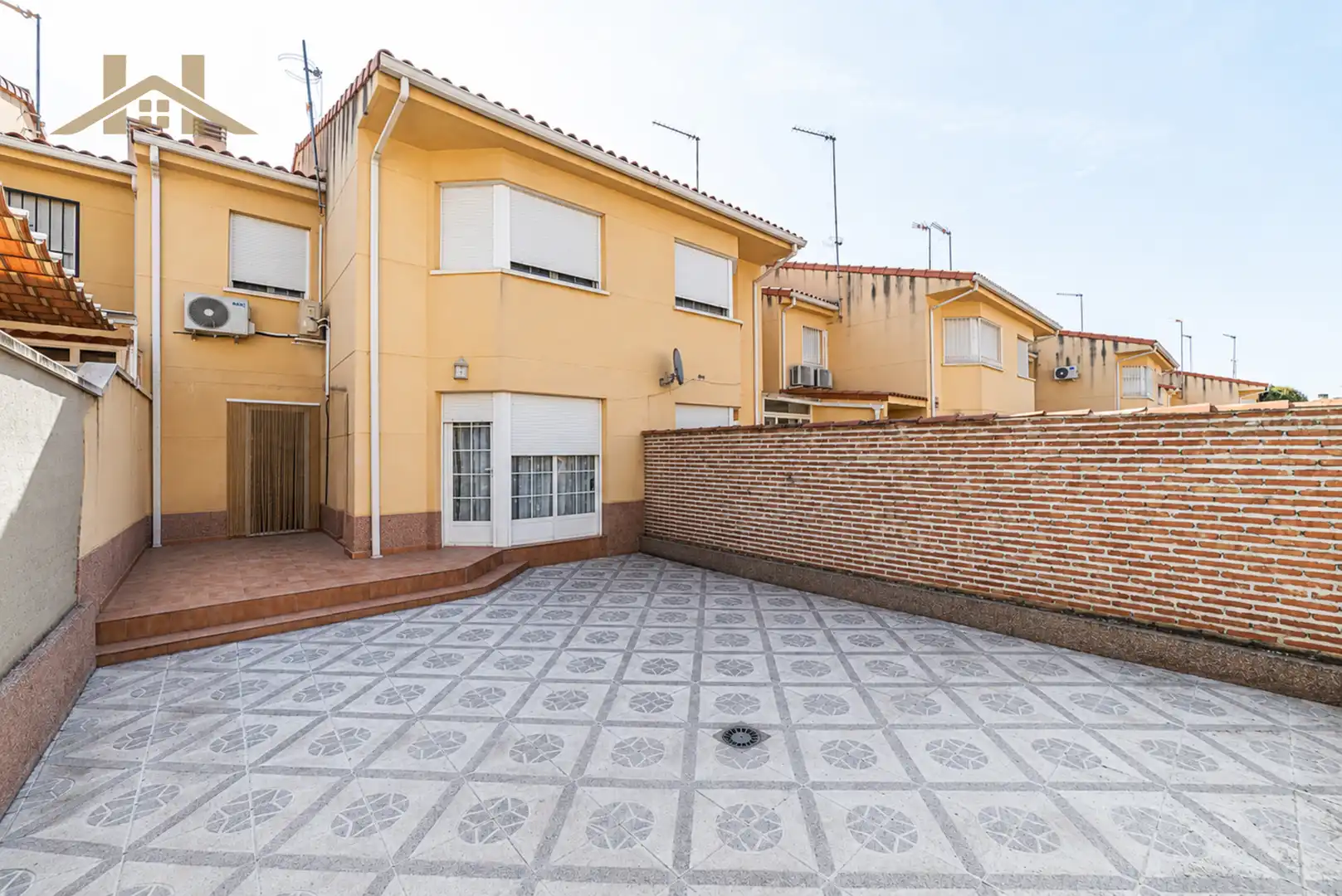 Villa mit Terrasse zum Verkauf in Calle Carmen Martín Gaite 20