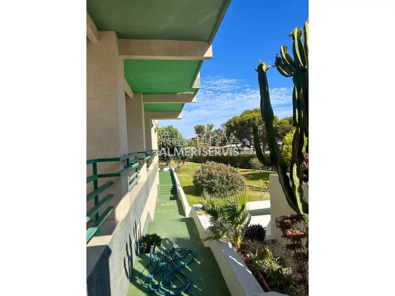 Vista exterior de Piso en venta en Roquetas de Mar con Terraza y Amueblado