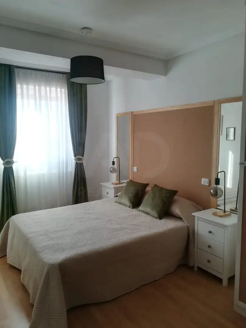 Habitación de Piso de alquiler en León Capital  con Calefacción
