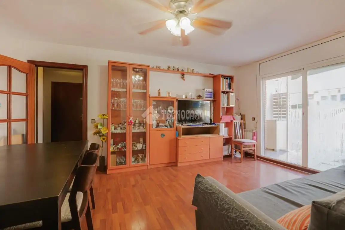 Sala d'estar de Àtic en venda en Sant Vicenç Dels Horts amb Aire condicionat, Terrassa i Balcó
