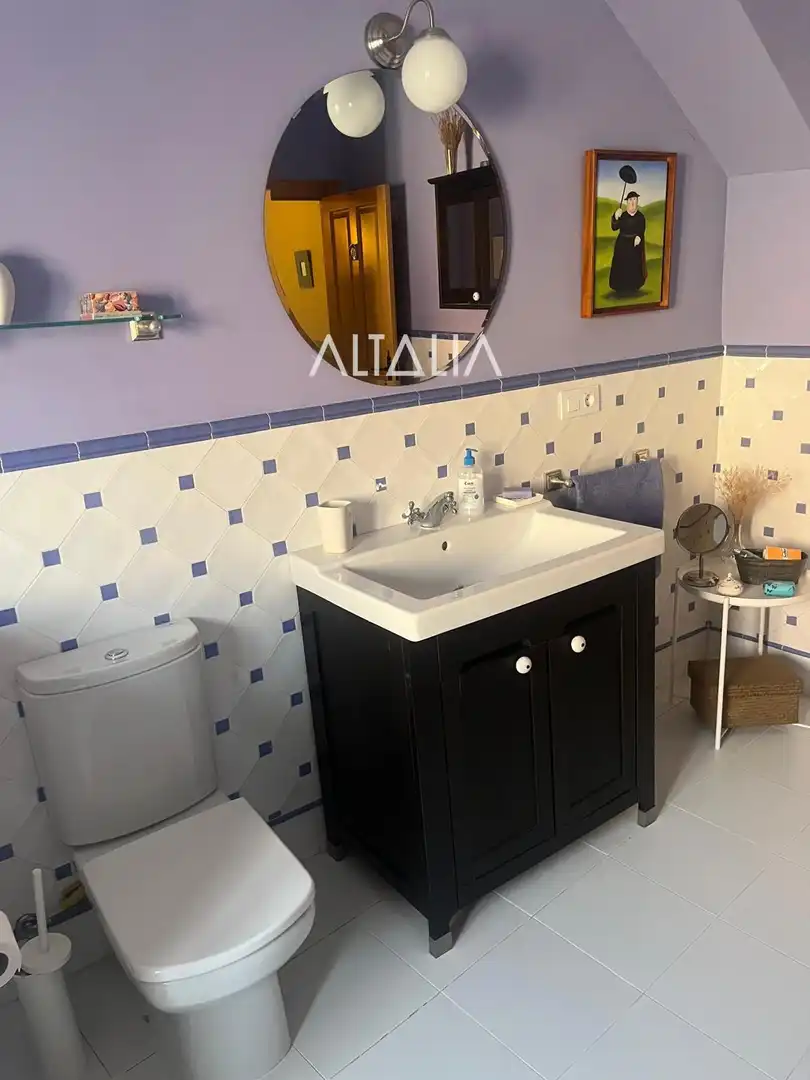 Bany de Casa o xalet en venda en Torrejoncillo del Rey amb Calefacció, Terrassa i Alarma
