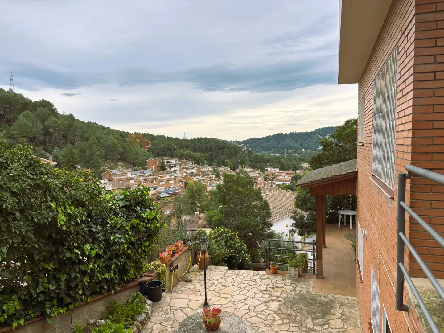 Vista exterior de Casa o xalet en venda en La Palma de Cervelló amb Aire condicionat, Calefacció i Jardí privat