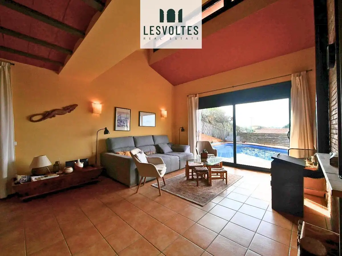 Sala d'estar de Casa o xalet en venda en Begur amb Calefacció, Jardí privat i Terrassa