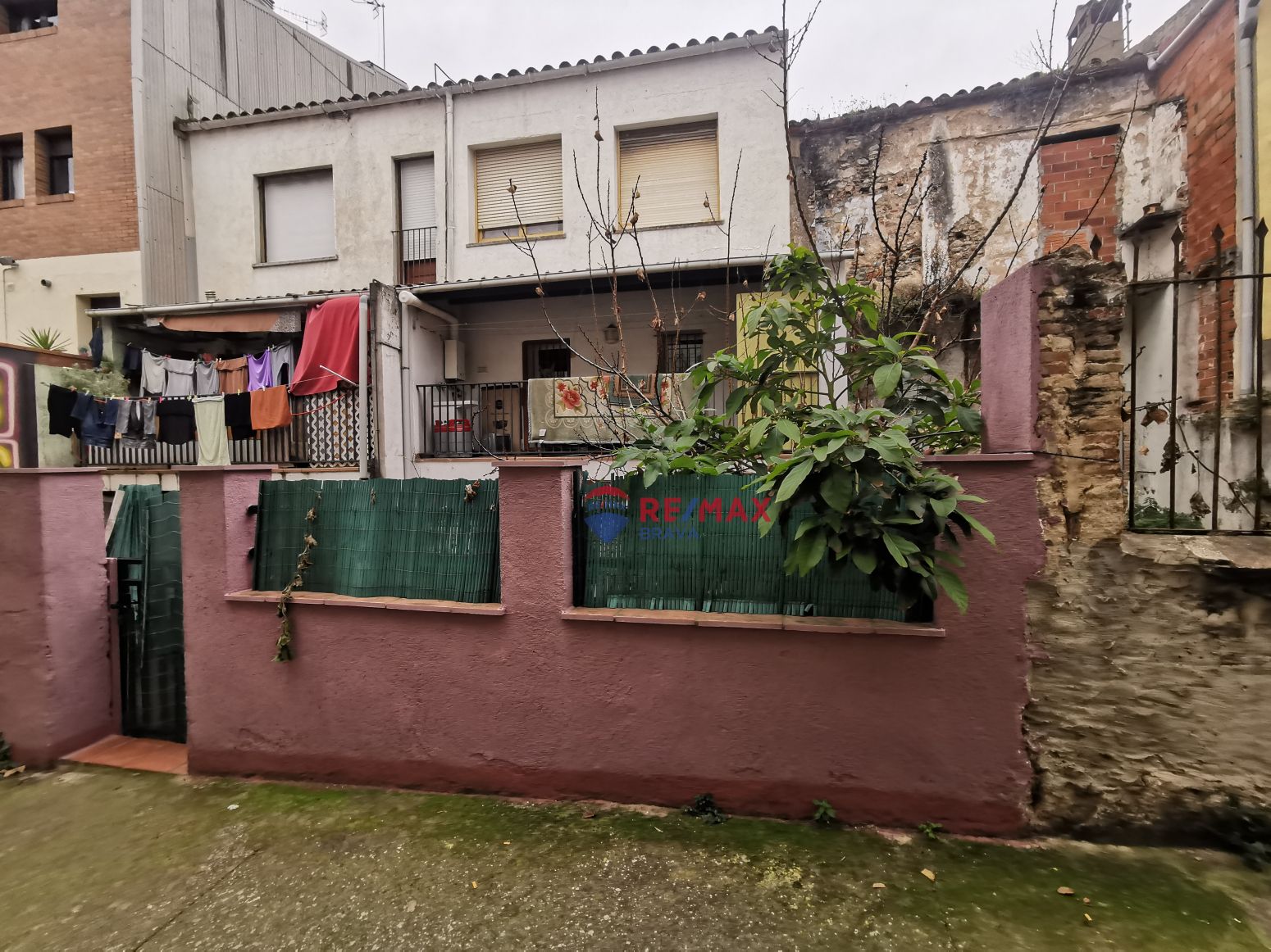 Vista exterior de Edifici en venda en La Roca del Vallès