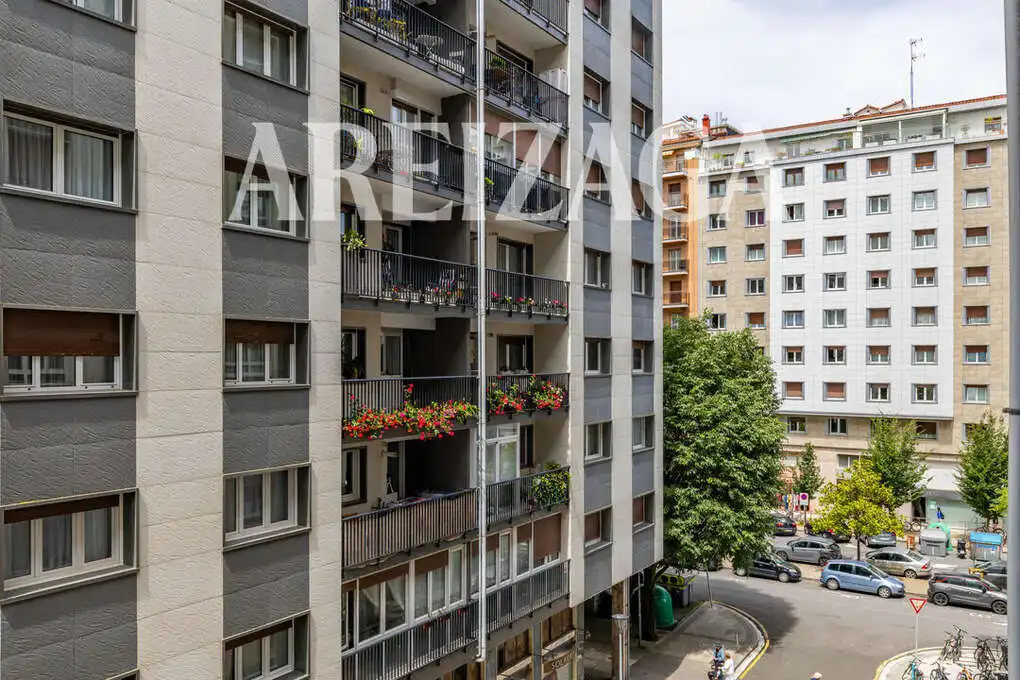 Außenansicht von Wohnung zum Verkauf in Donostia - San Sebastián  mit Heizung und Balkon