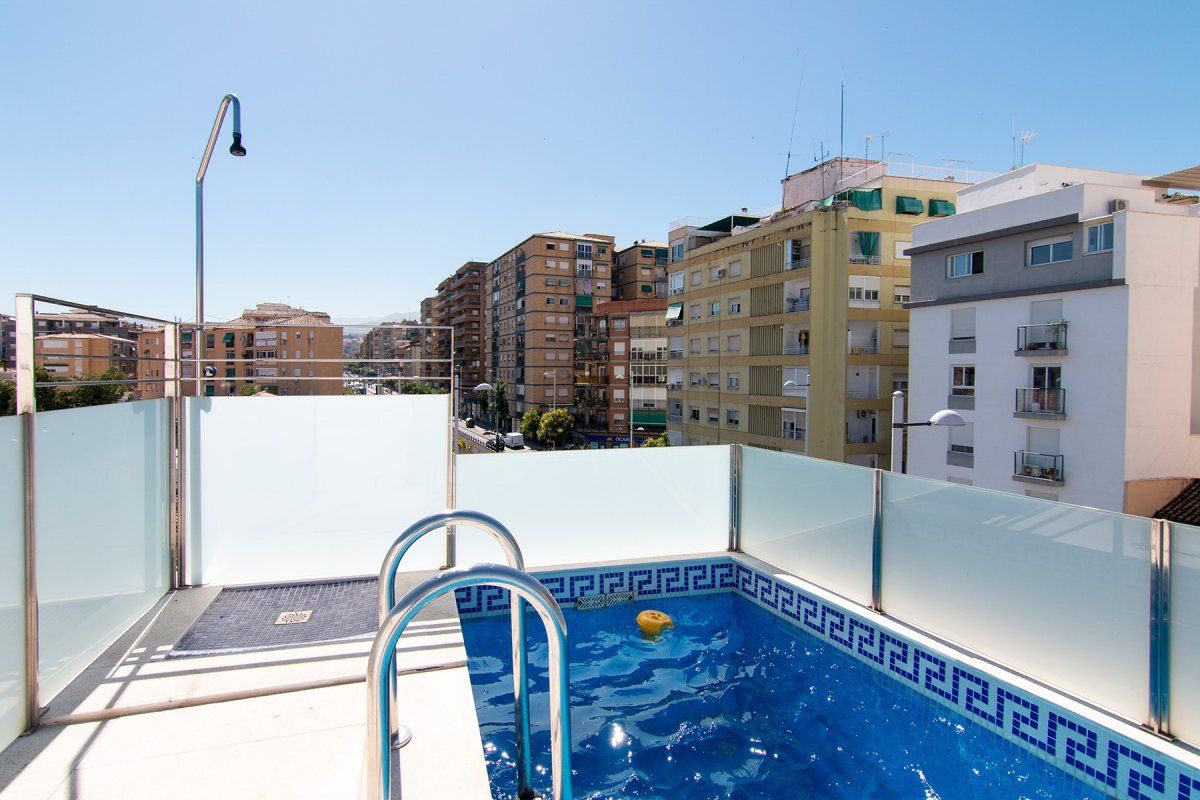 Piscina de Casa adosada en venda en  Granada Capital amb Aire condicionat, Calefacció i Terrassa