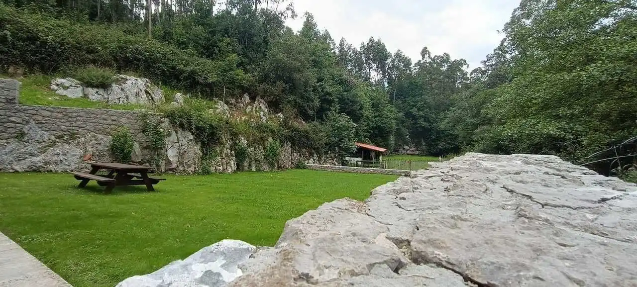 Jardí de Finca rústica en venda en Llanes amb Jardí privat