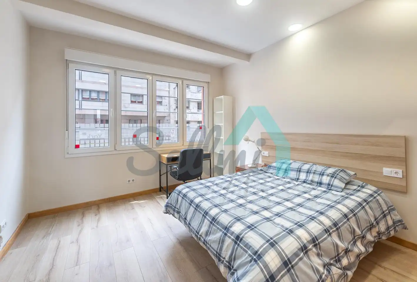 Habitación de Piso de alquiler en Oviedo  con Calefacción, Terraza y Amueblado