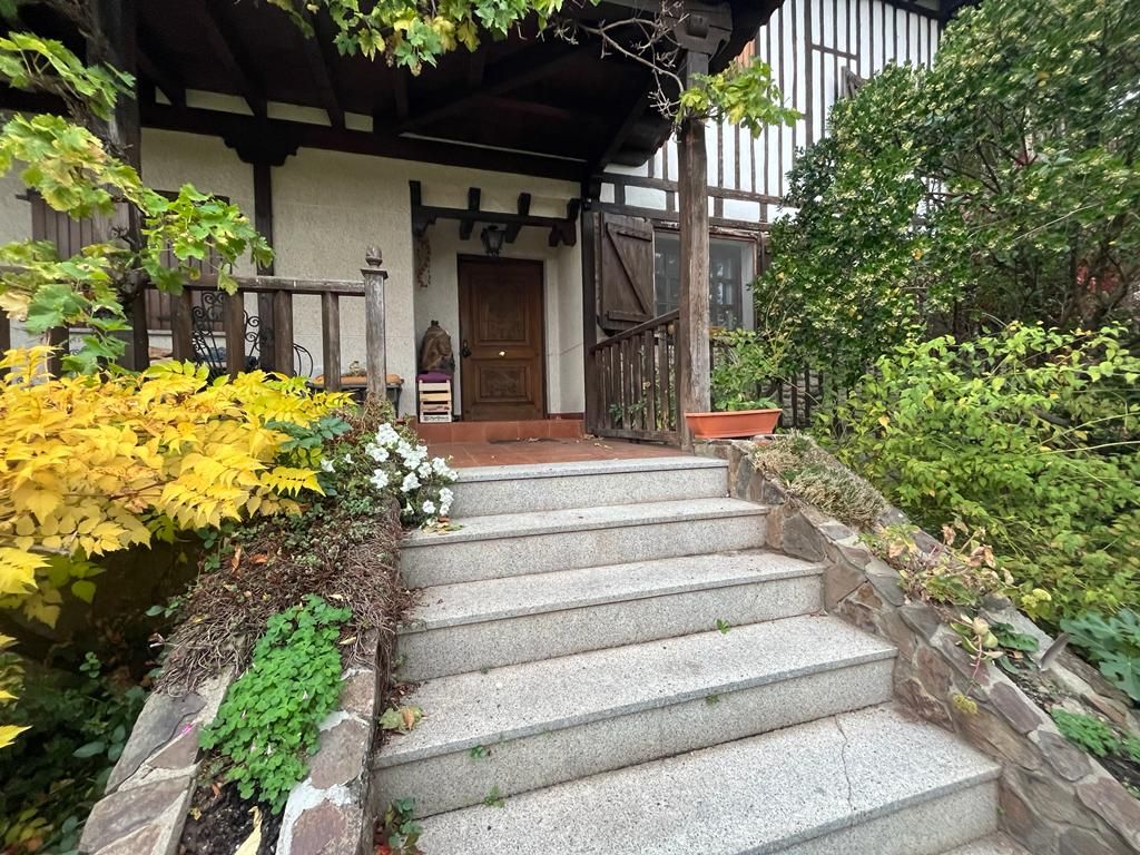 House or chalet for sale in Villamayor  with Heating, Private garden and Furnished