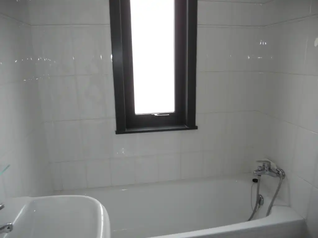 Baño de Piso de alquiler en Santiago de Compostela  con Calefacción, Trastero y Horno