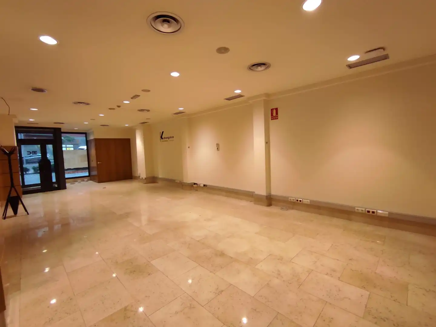 Local comercial en alquiler en Calle Konbentukoa, imagen 5