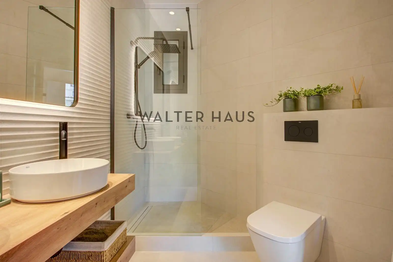 Baño de Piso en venta en Barcelona con Aire acondicionado, Amueblado y Horno