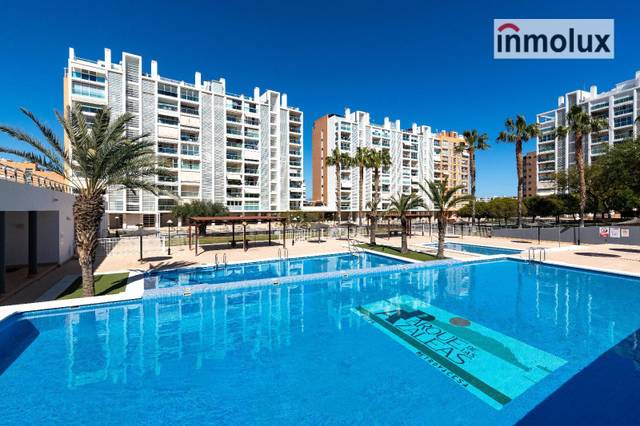 Piso en Venta en Avenida Historiador Vicente Ramos en Playa de San Juan