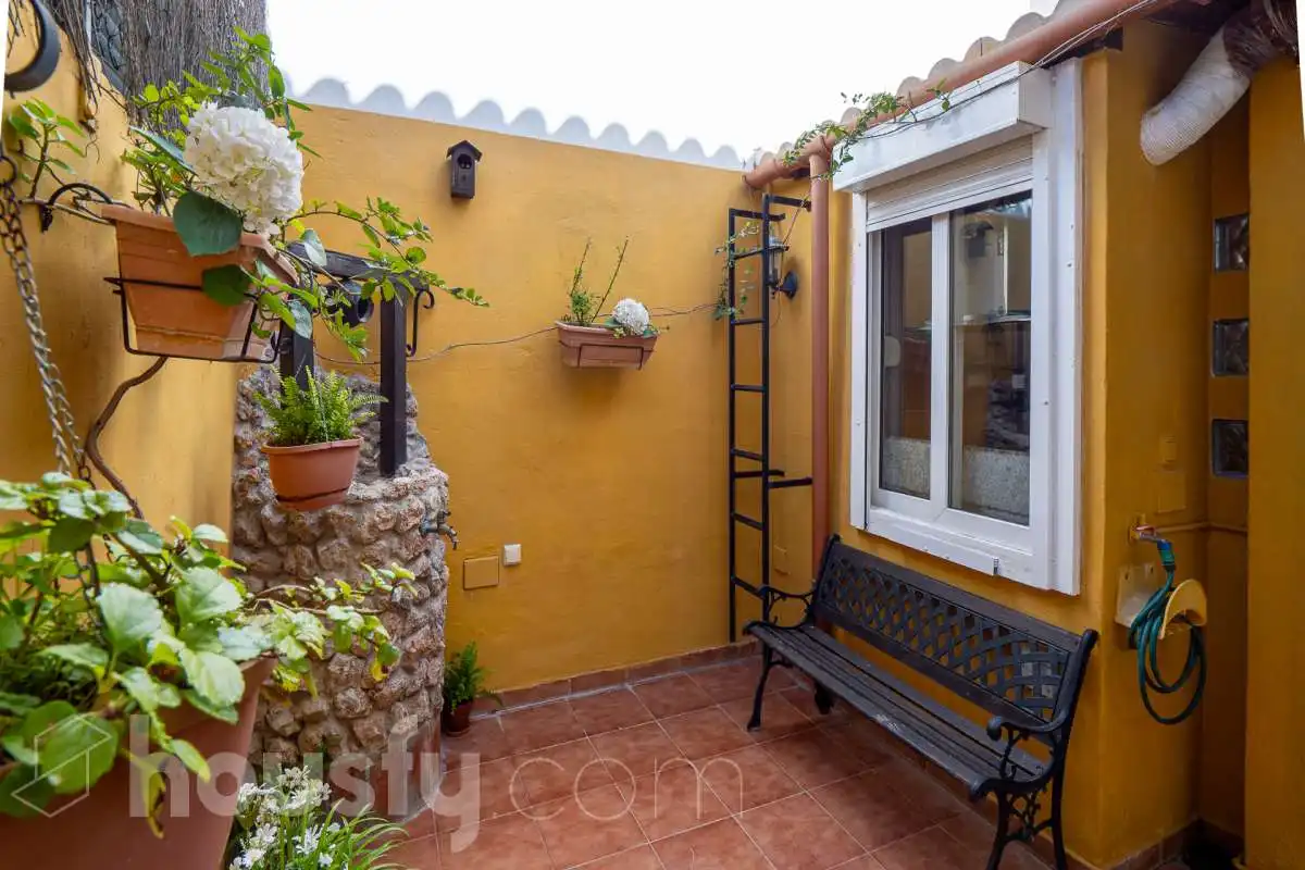 Houses for sale in Calle Atlántida, Alcorrín