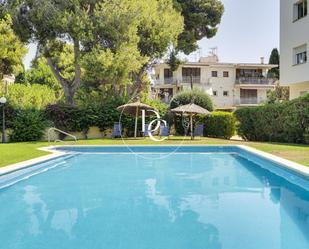 Piscina de Dúplex de lloguer en Sitges amb Aire condicionat, Terrassa i Balcó