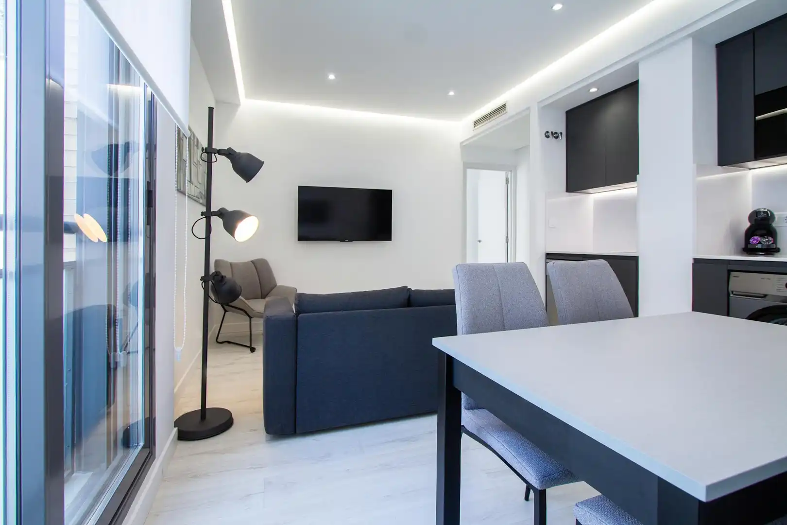 Living room of Flat for rent in Madrid  with Air Conditioner, Heating and Furnished