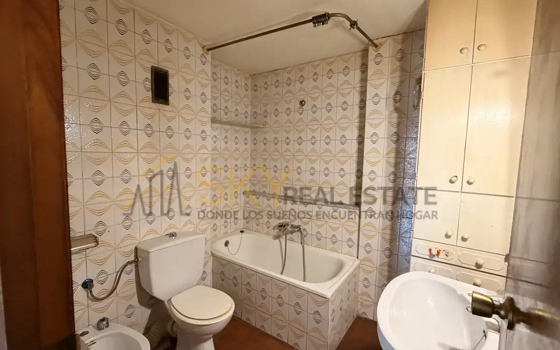Bathroom of Flat for sale in Valencia  with Air Conditioner, Heating and Terrace