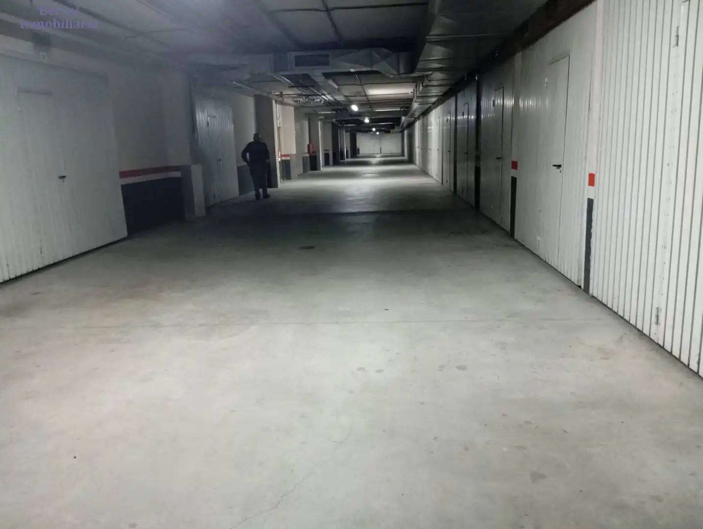 Parking de Piso de alquiler en  Logroño con Calefacción, Jardín privado y Terraza