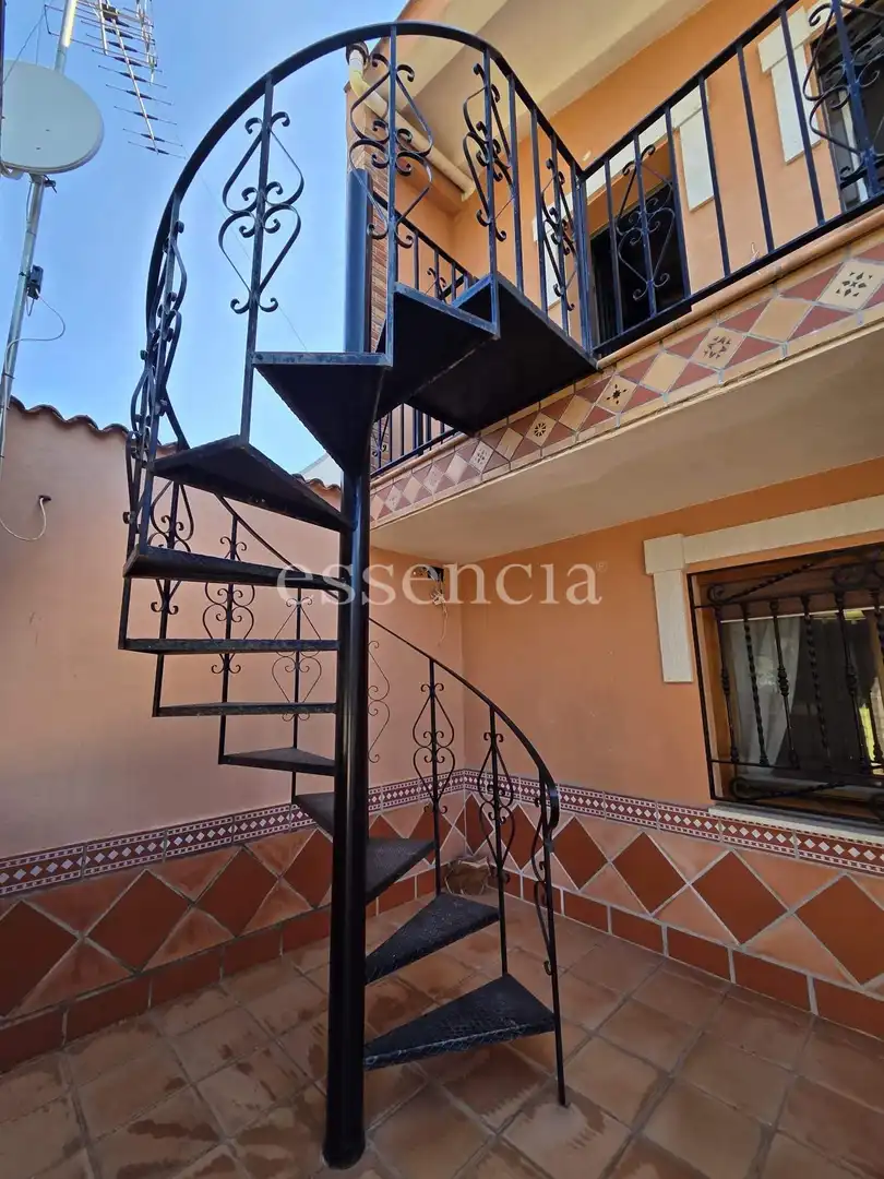 Vista exterior de Casa o xalet en venda en Alfauir amb Aire condicionat, Jardí privat i Terrassa