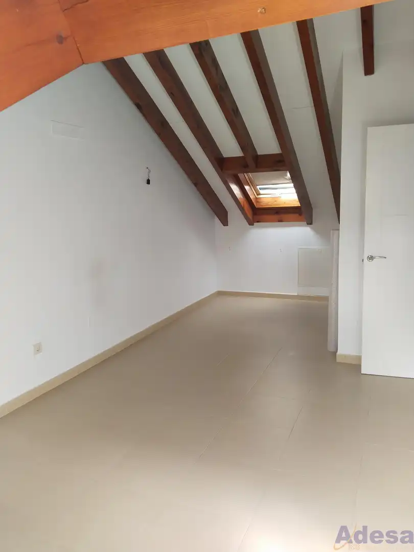 Dúplex en venta en Navalcarnero con Calefacción, Balcón y Piscina comunitaria