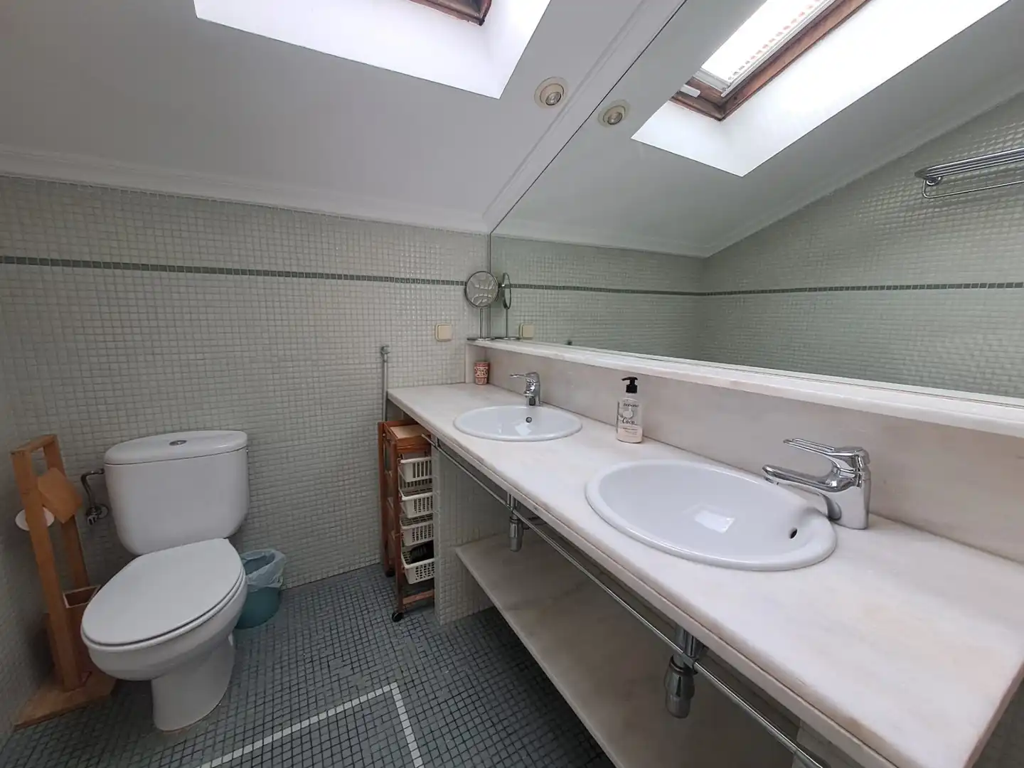 Bathroom of Flat for rent in Salamanca  with Air Conditioner, Heating and Parquet flooring