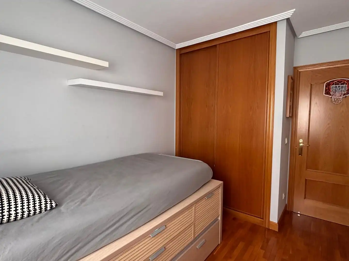 Dormitori de Pis en venda en Donostia - San Sebastián  amb Terrassa i Balcó