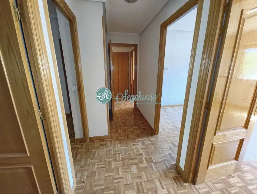 Piso en venta en Segovia con Calefacción, Parquet y Trastero